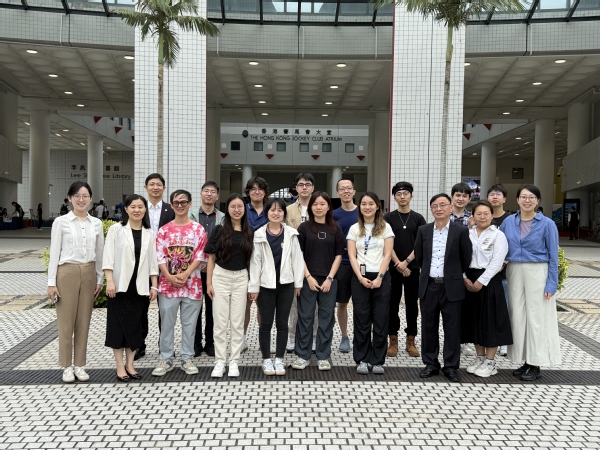 学校领导在港与校友座谈交流