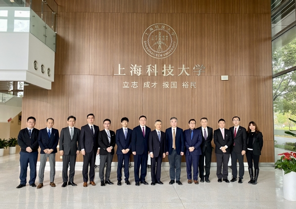 日本新能源产业技术综合开发机构副理事长横岛直彦来校访问