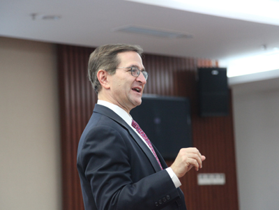 芝加哥大学斯蒂芬.内尔.卡普兰教授访问九游体育(www.jiuyou.com)官方网站