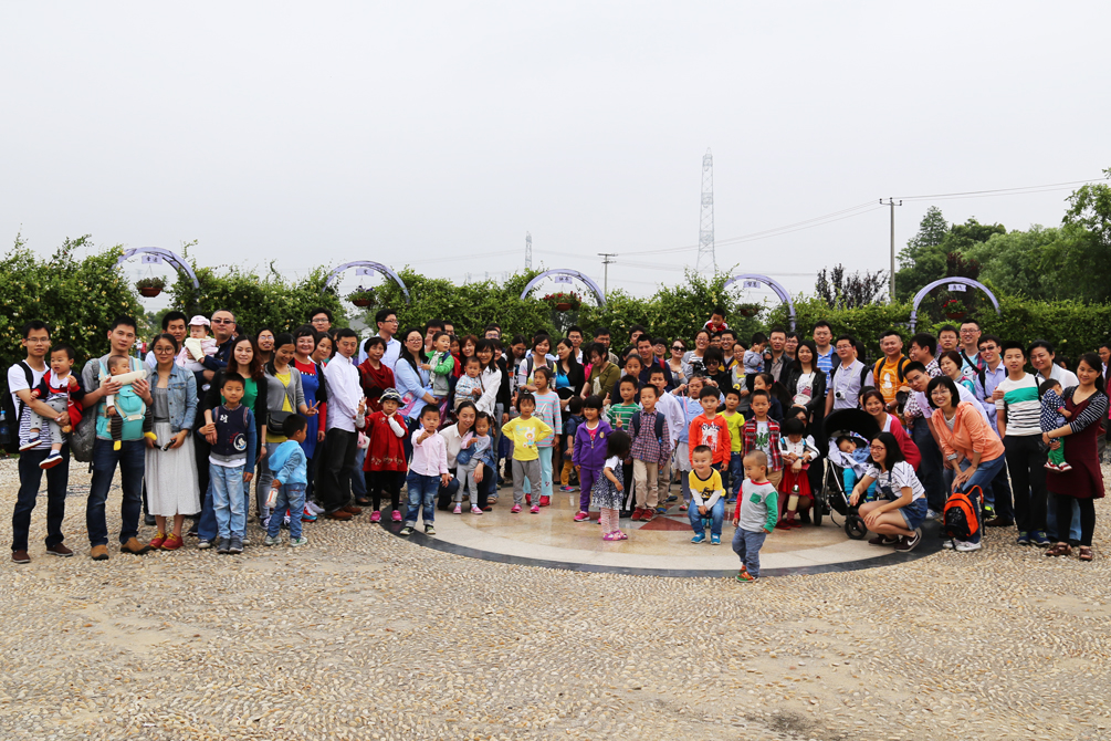 寻梦香草园，伊伊亲子情——我校举办庆“六一”亲子活动