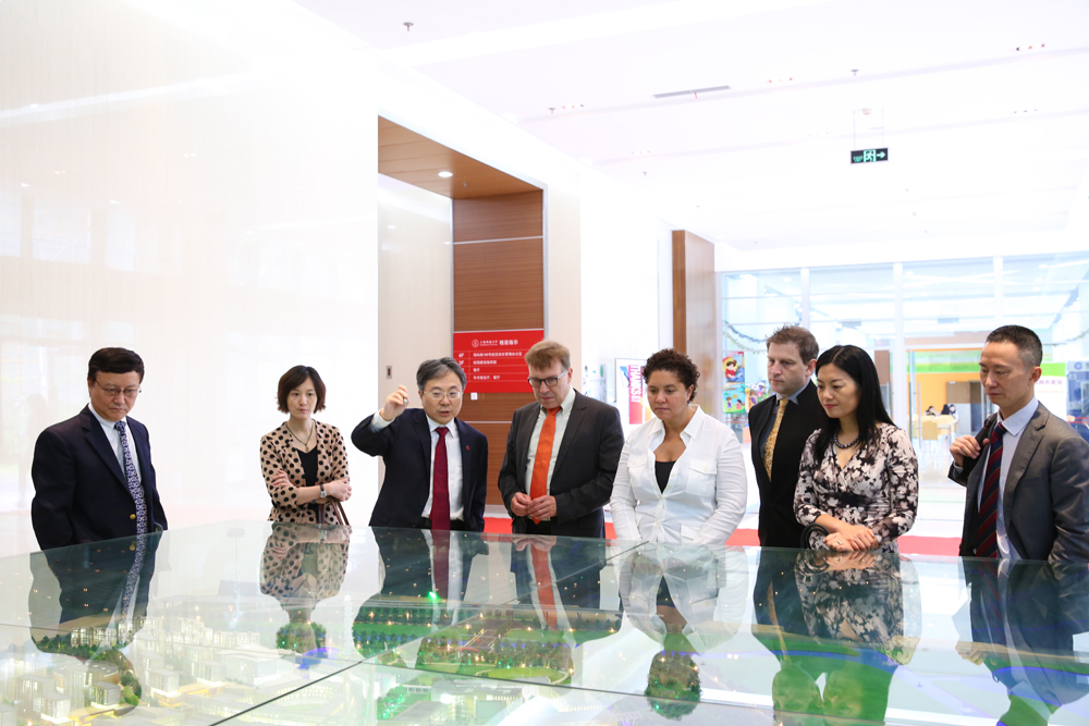 施普林格·自然（Springer Nature）代表团访问我校