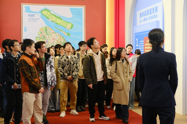 走近人民城市实景画卷，让青春力量融入城市发展