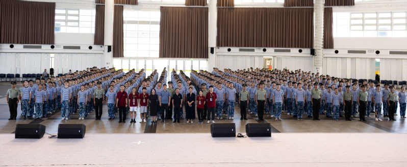 迷彩正青春！封东来校长赴东方绿舟慰问2025级军训本科生