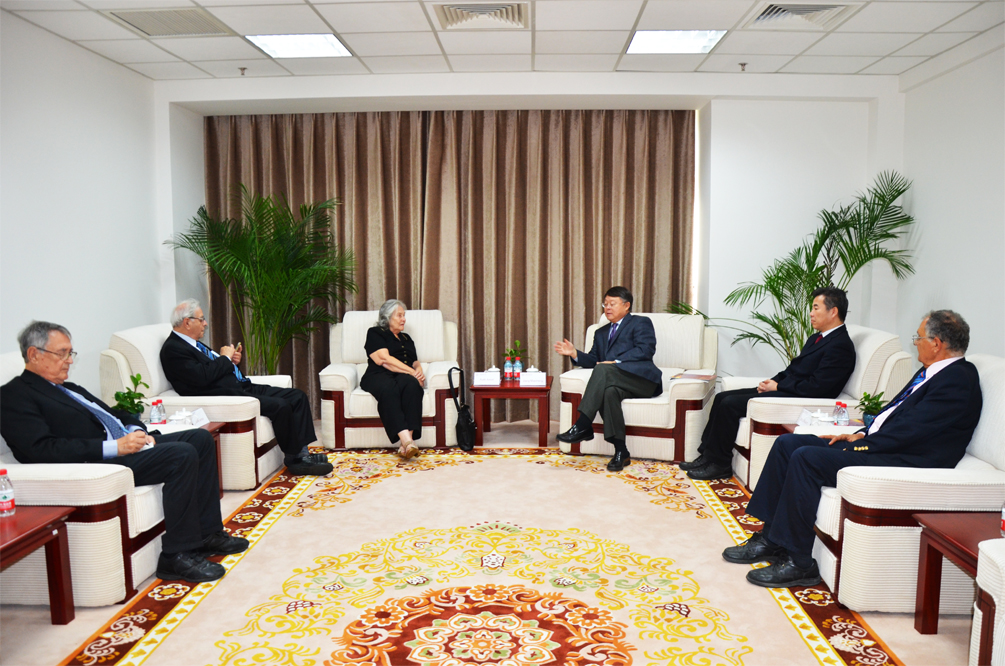 校长江绵恒会见以色列科学与人文学院院长Ruth Arnon教授一行