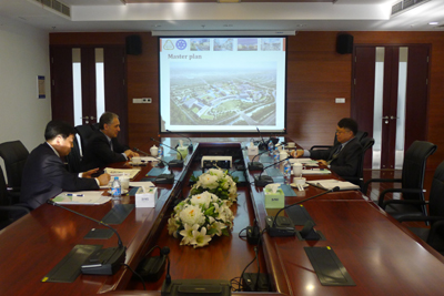 美国芝加哥大学校长一行访问九游体育(www.jiuyou.com)官方网站