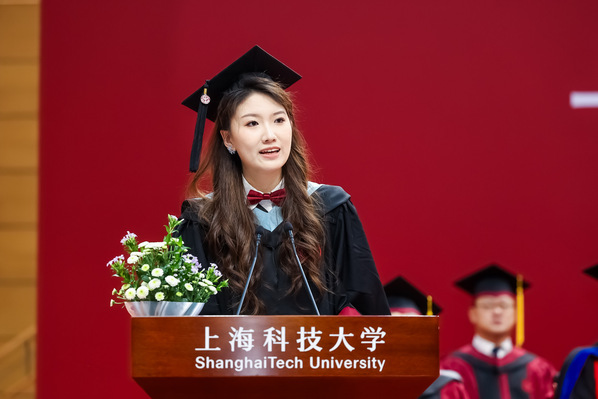 2025届毕业典礼本科生代表刘禹彤：在留白中勾勒未来，在未定义中自我定义