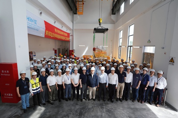 硬X射线自由电子激光装置启动束线站总体和极端光物理总体工艺设备安装