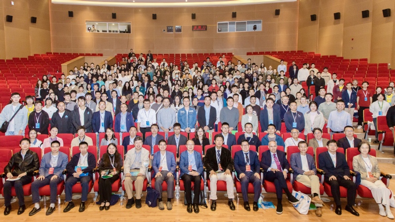 从“分子乐高”到“碳中和技术” 2025年诺贝尔化学奖解读