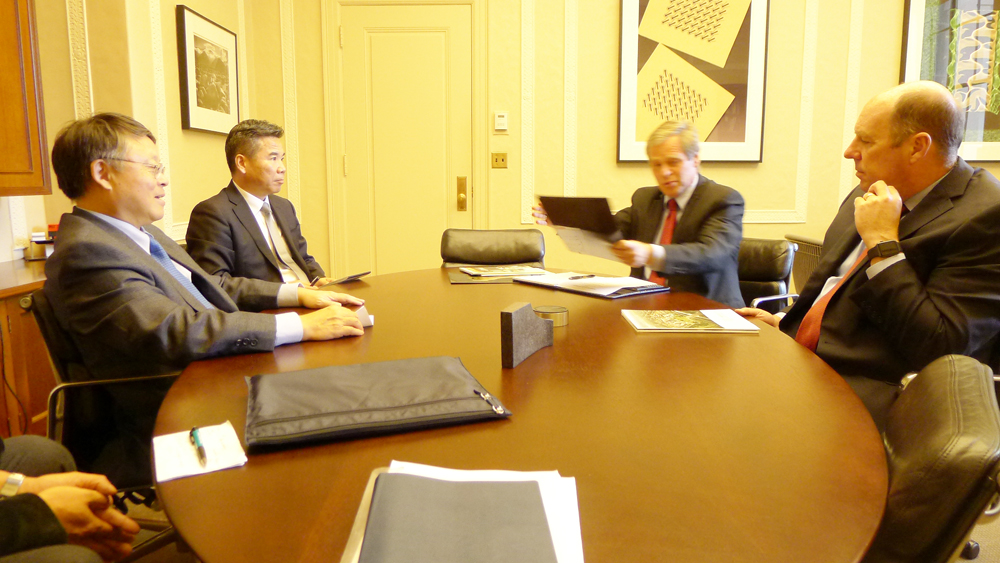 校长江绵恒一行访问麻省理工学院并签署学生培养合作协议