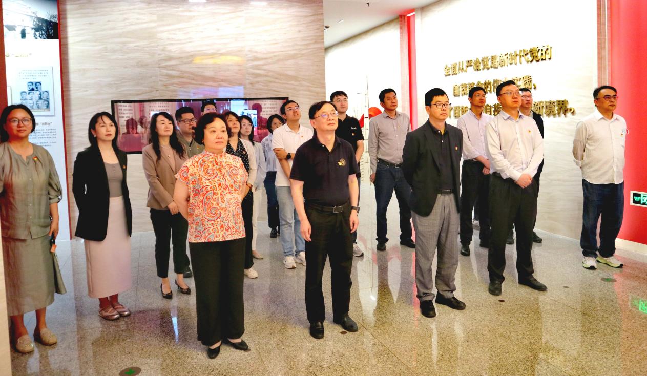 我校两委委员等一行赴我市全面从严治党警示教育基地开展专题教育