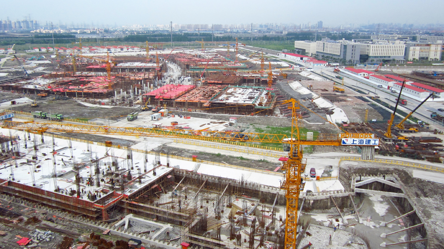 九游体育(www.jiuyou.com)官方网站校长江绵恒一行视察浦东校园基建进展