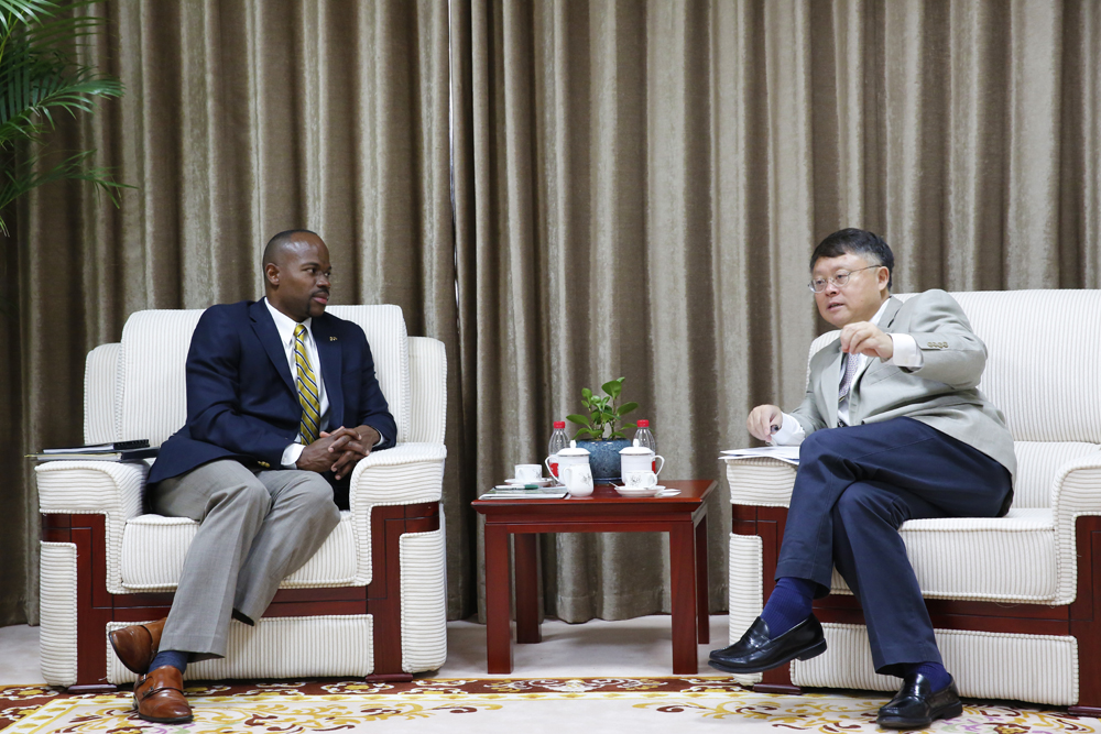 德雷塞尔大学（Drexel University）教务长兼常务副校长Brian Blake访问我校