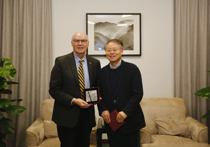 Senior Associate Dean of the University of Michigan Medical School Prof. Joseph C. Kolars visits ShanghaiTech
