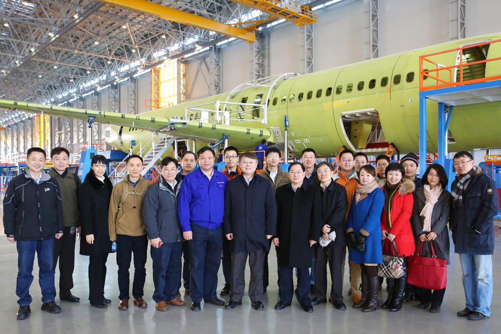 九游体育(www.jiuyou.com)官方网站领导及教职员工参观中国商飞公司
