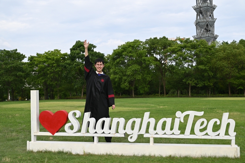 Graduate stories | Zhou Shouchen: Thriving in uncertainty, embracing the unknown